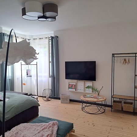 Apartment Wildflower In Privatvilla Im Herzen Merans Bagian luar foto