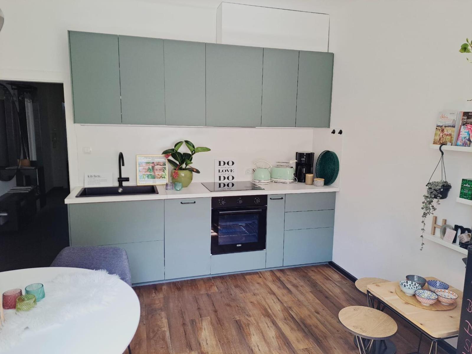 Apartment Wildflower In Privatvilla Im Herzen Merans Bagian luar foto