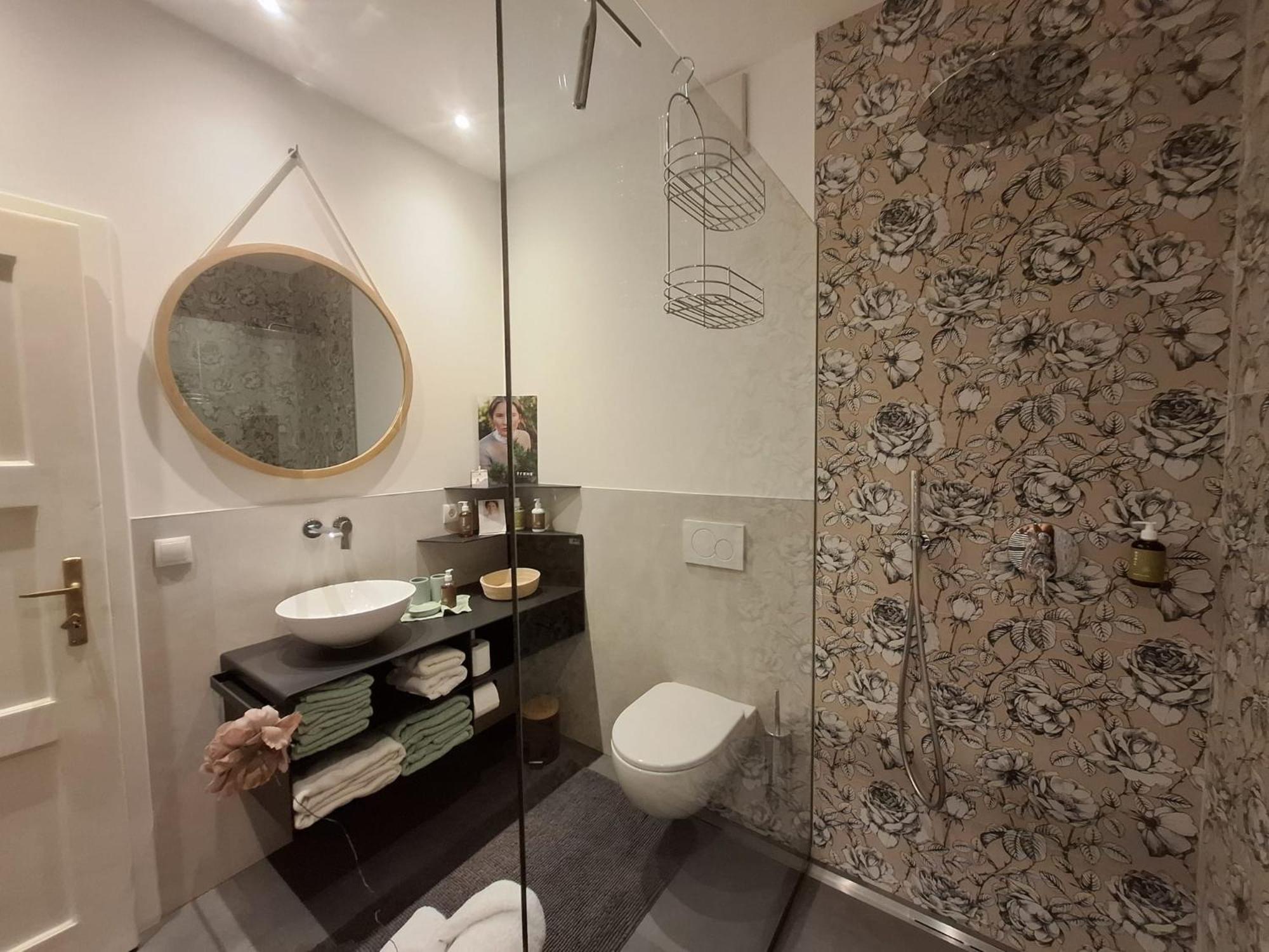 Apartment Wildflower In Privatvilla Im Herzen Merans Bagian luar foto