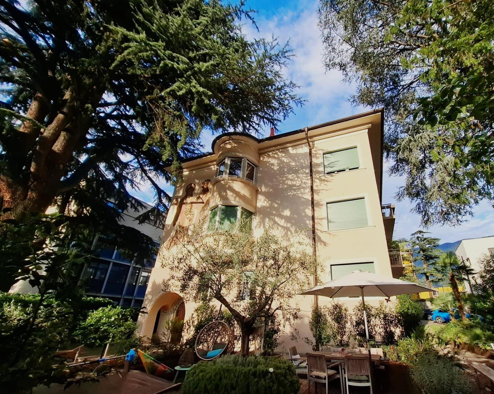 Apartment Wildflower In Privatvilla Im Herzen Merans Bagian luar foto