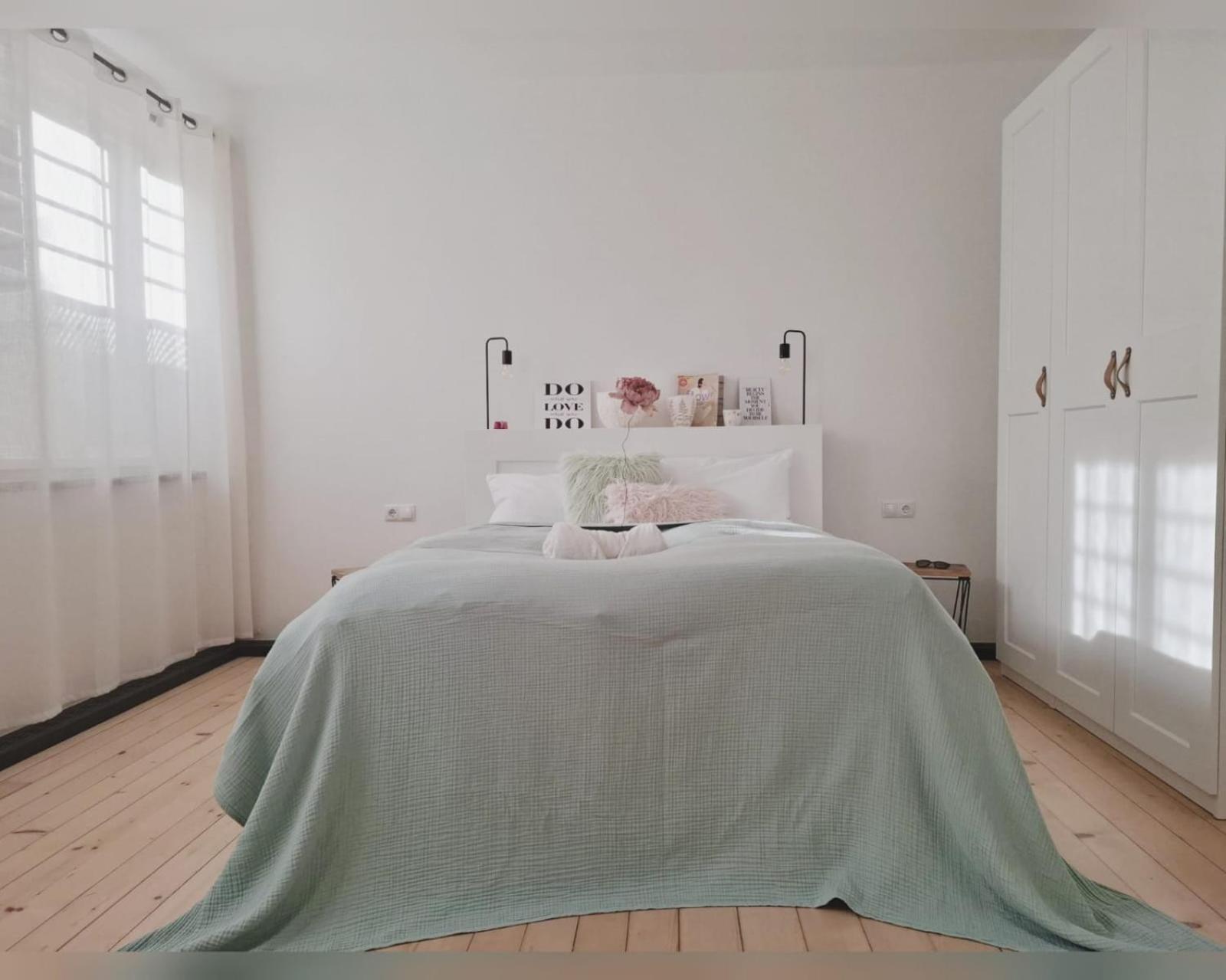 Apartment Wildflower In Privatvilla Im Herzen Merans Bagian luar foto